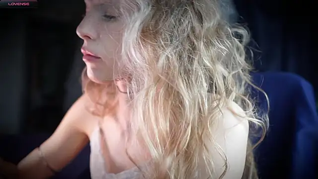  Phantom thread  online show from April 2026 11:21:02 AM