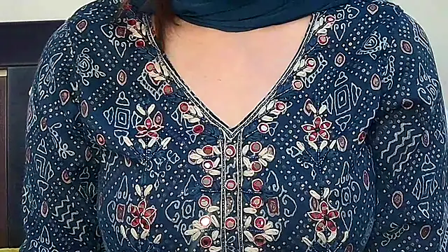 Snapshot of MIss-Naina chatting on October 2025 07:49:01 AM MIss-Naina online show from October 2025 07:49:01 AM