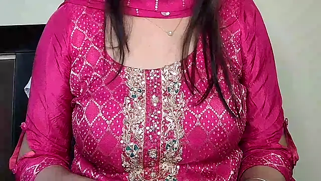 Snapshot of MIss-Naina chatting on November 2025 02:09:01 PM MIss-Naina online show from November 2025 02:09:01 PM