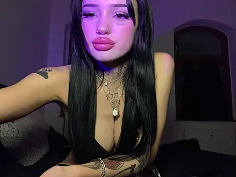 Snapshot of madelinexx chatting on January 2025 09:12:01 PM madelinexx online show from January 2025 09:12:01 PM