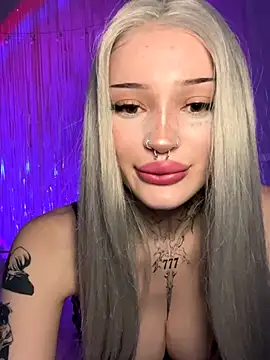 Snapshot of madelinexx chatting on November 2025 11:05:02 AM madelinexx online show from November 2025 11:05:02 AM