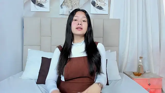 Jaslyn  Smith online show from January 2025 02:08:02 PM