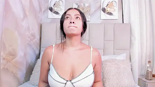 Jaslyn  Smith online show from February 2026 04:58:02 PM