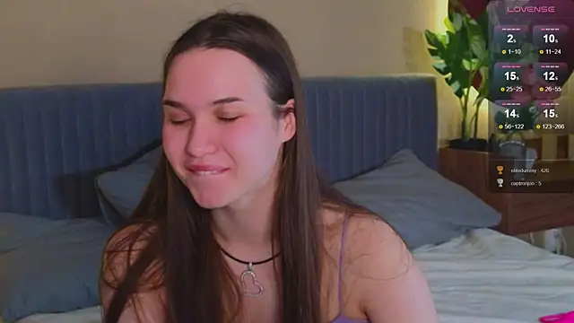 Roxie Mils online show from December 2024 12:11:01 AM