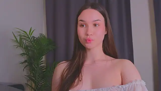 Roxie Mils online show from February 2025 06:46:01 PM