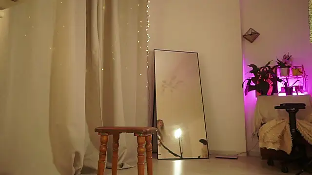 Snapshot of Elly_Caramelly chatting on March 2025 12:00:01 AM Elly Caramelly online show from March 2025 12:00:01 AM