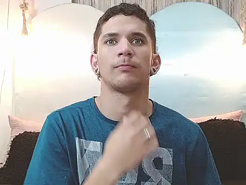 tylor boy online show from December 2025 03:56:02 AM