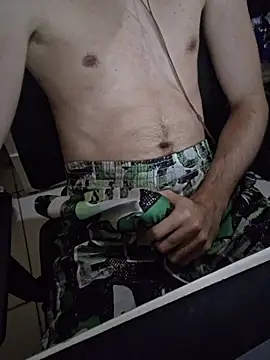 Snapshot of OliverWtdh chatting on February 2026 06:36:02 PM OliverWtdh online show from February 2026 06:36:02 PM