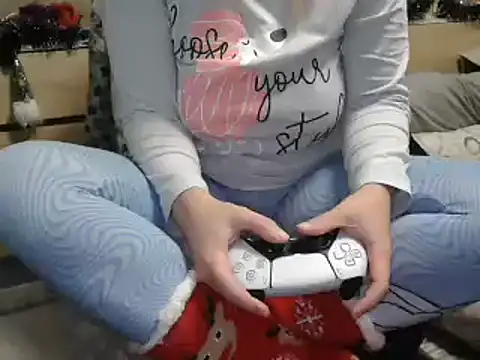 LaRa forU online show from December 2024 07:37:02 PM