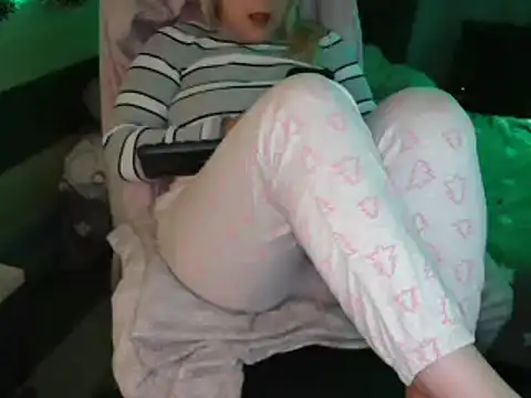 LaRa forU online show from December 2024 07:16:02 PM