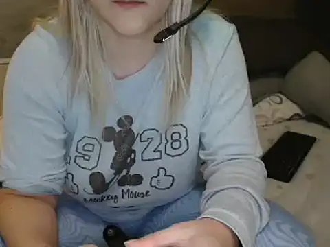 LaRa forU online show from January 2025 05:38:02 PM