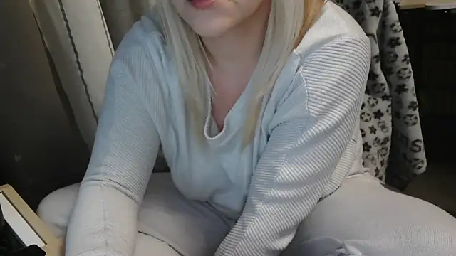 LaRa forU online show from February 2025 09:46:02 PM