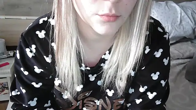 LaRa forU online show from February 2025 12:38:02 PM