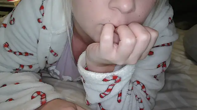 LaRa forU online show from February 2025 10:15:02 PM