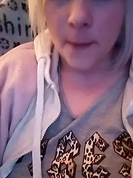 LaRa forU online show from March 2025 09:37:01 PM