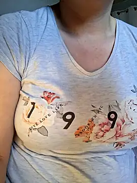 LaRa forU online show from October 2025 10:11:01 AM