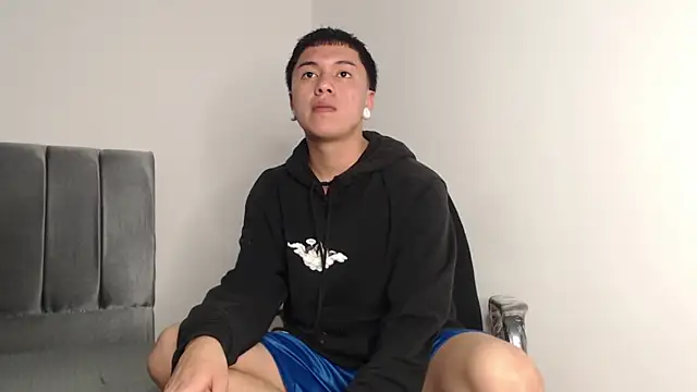 alex-lover online show from October 2025 01:25:01 AM