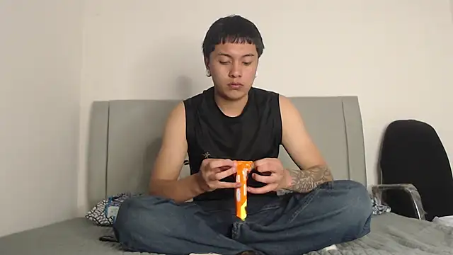 alex-lover online show from February 2026 03:25:01 AM