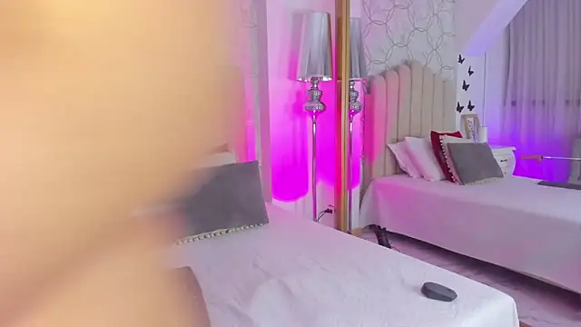 Snapshot of PollyGrey_ chatting on January 2025 03:11:02 AM PollyGrey online show from January 2025 03:11:02 AM