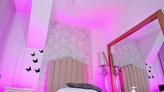 Snapshot of PollyGrey_ chatting on February 2025 06:33:01 AM PollyGrey online show from February 2025 06:33:01 AM