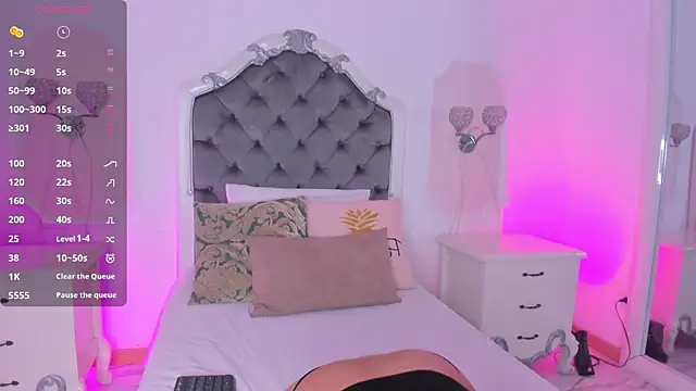 Snapshot of PollyGrey_ chatting on September 2025 03:54:01 AM PollyGrey online show from September 2025 03:54:01 AM