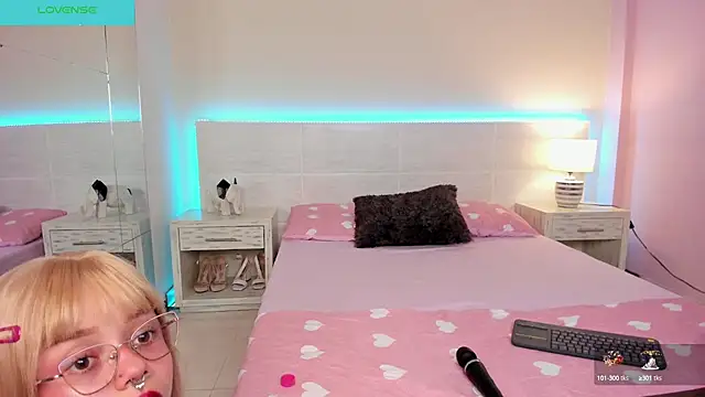 Snapshot of MARCUS_AND_HIKARY chatting on December 2024 11:35:02 PM MARCUS AND HIKARY online show from December 2024 11:35:02 PM