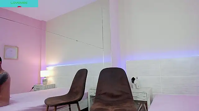 Snapshot of MARCUS_AND_HIKARY chatting on December 2024 03:31:02 PM MARCUS AND HIKARY online show from December 2024 03:31:02 PM