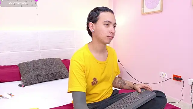 Snapshot of MARCUS_AND_HIKARY chatting on January 2025 08:26:01 PM MARCUS AND HIKARY online show from January 2025 08:26:01 PM