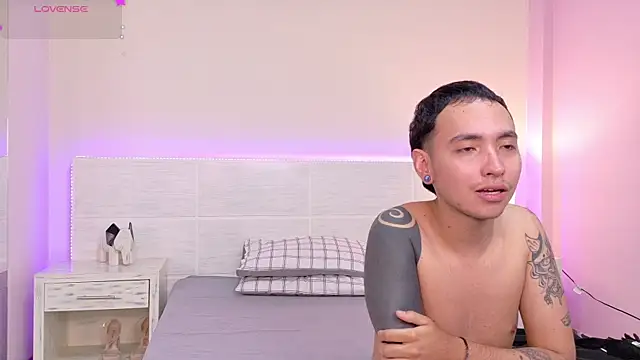 Snapshot of MARCUS_AND_HIKARY chatting on February 2025 06:21:01 AM MARCUS AND HIKARY online show from February 2025 06:21:01 AM