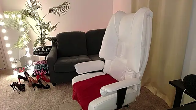 YourMarthaMayer online show from March 2025 07:06:02 PM