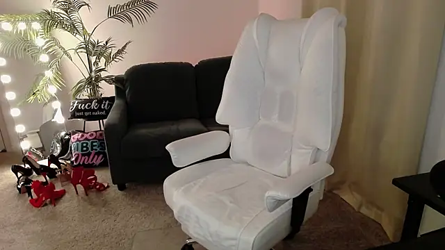 YourMarthaMayer online show from March 2025 07:49:02 PM