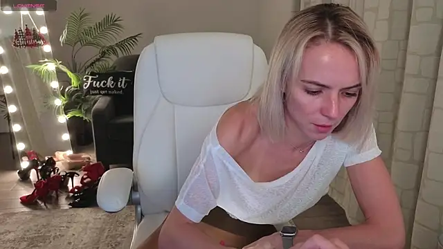 YourMarthaMayer online show from December 2025 02:13:01 PM