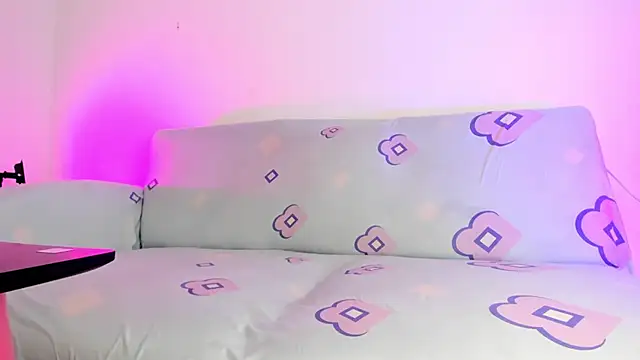 LoveBirds  1 online show from March 2025 07:57:02 PM