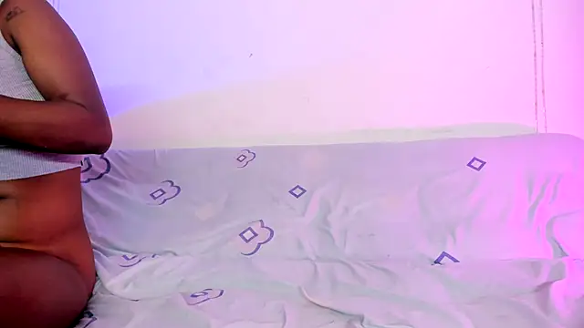 LoveBirds  1 online show from October 2025 09:03:02 PM