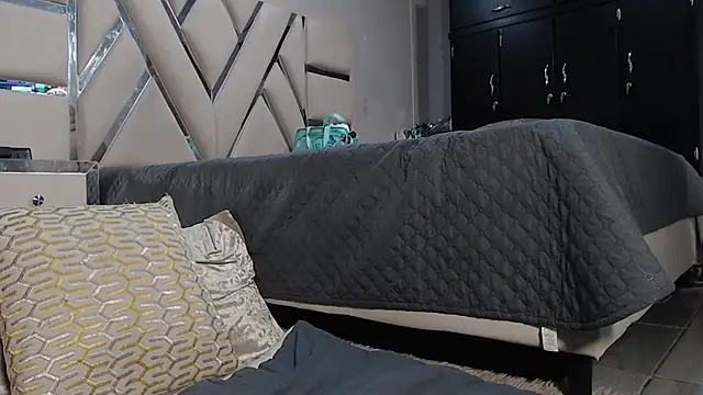 Snapshot of Luna_Florez chatting on February 2025 04:51:02 AM Luna Florez online show from February 2025 04:51:02 AM