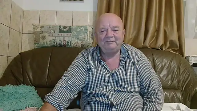 Snapshot of fullballs6 chatting on October 2025 01:57:01 AM fullballs6 online show from October 2025 01:57:01 AM