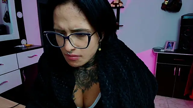 TinnaDawsom online show from January 2025 05:16:01 AM