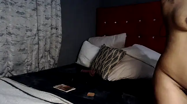 Foxybrownxx1 online show from March 2025 06:43:02 PM