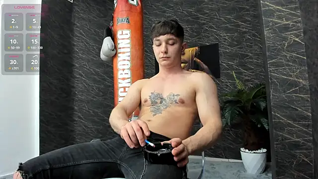 Snapshot of leonardsmith01 chatting on January 2025 08:11:01 PM leonardsmith01 online show from January 2025 08:11:01 PM