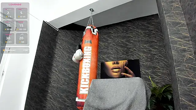 Snapshot of leonardsmith01 chatting on February 2025 02:58:02 AM leonardsmith01 online show from February 2025 02:58:02 AM