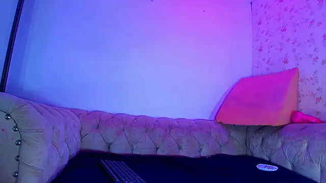 kira mz online show from September 2025 11:57:01 AM