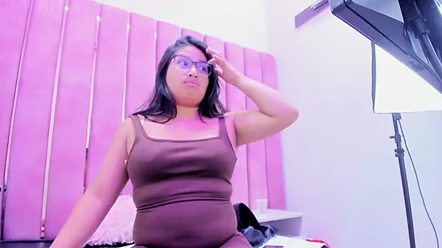 Miaa Smiith  online show from January 2026 03:43:02 AM