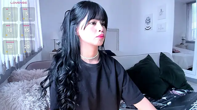 HannaKim online show from December 2024 02:38:02 PM