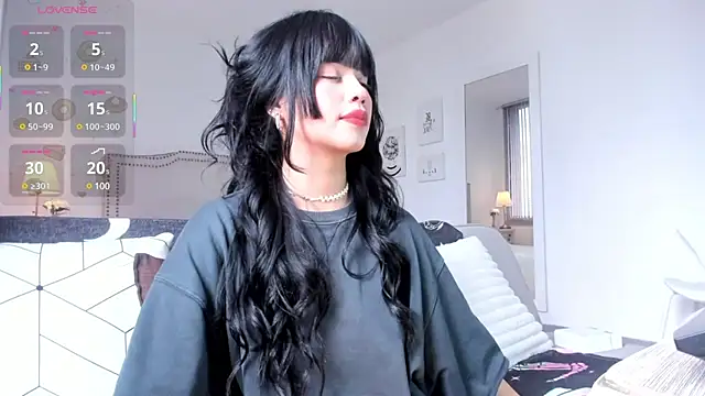 HannaKim online show from March 2025 04:00:02 PM