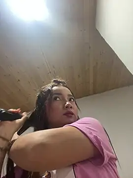 Snapshot of queen_angelique chatting on February 2026 01:50:01 AM queen angelique online show from February 2026 01:50:01 AM