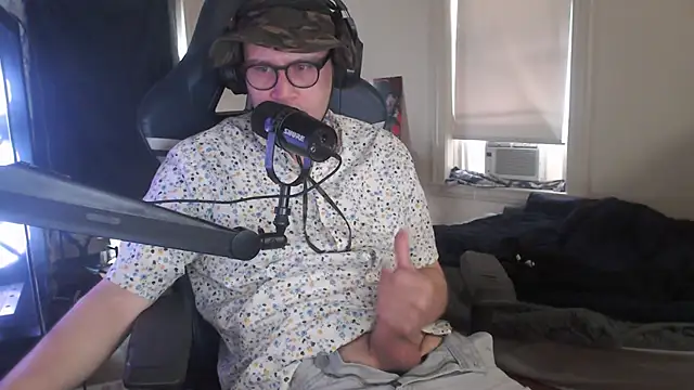 chicostick413 online show from September 2025 04:39:01 PM