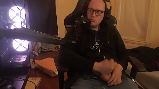 chicostick413 online show from October 2025 01:33:02 PM