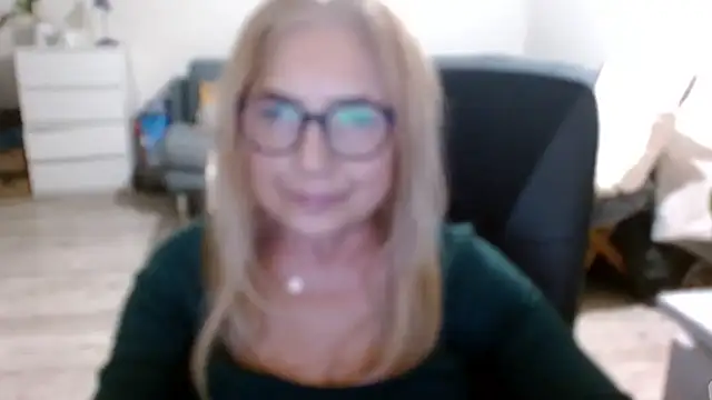 sofia xkiss online show from February 2025 06:01:01 PM