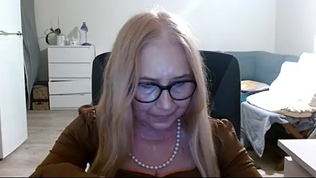 sofia xkiss online show from February 2025 05:50:01 PM