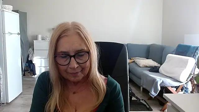 sofia xkiss online show from March 2025 02:45:01 PM